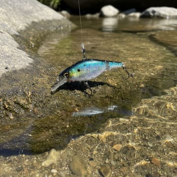 Pause on the seam lip during retrieve