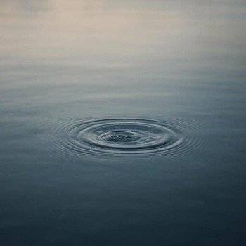 Small ring on water after lure entry